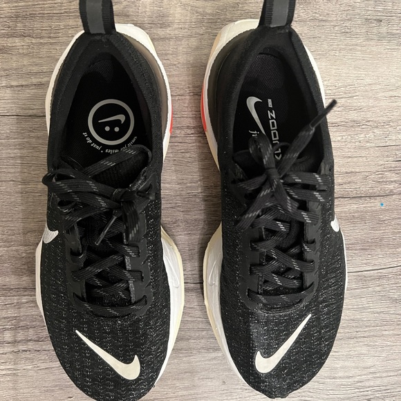 Women’s Nike Invincible Run 3’s ( brand new) - Picture 6 of 6